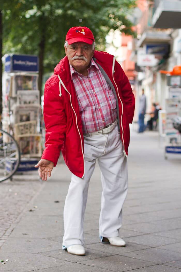 83 Year Old Tailor Wears Different Suit Every Day And Was Captured By ...