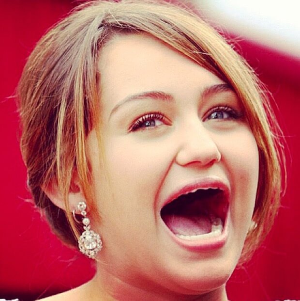 23 LOL Pictures Of Celebrities Without Teeth That Will