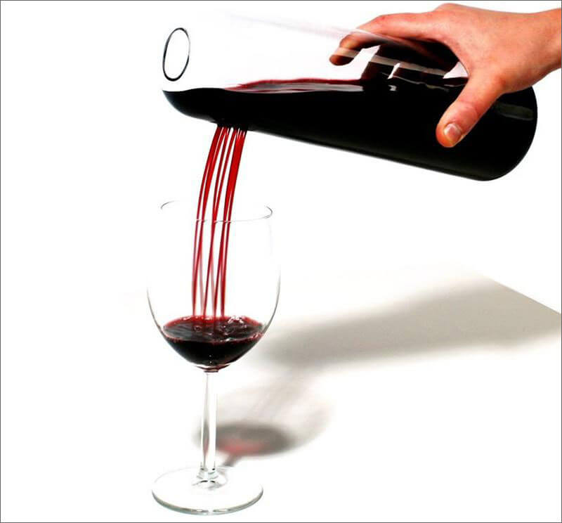 purpose of a wine decanter