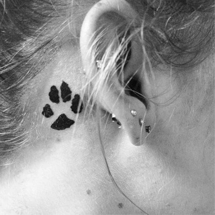 tiny ear tattoos 4 (1)