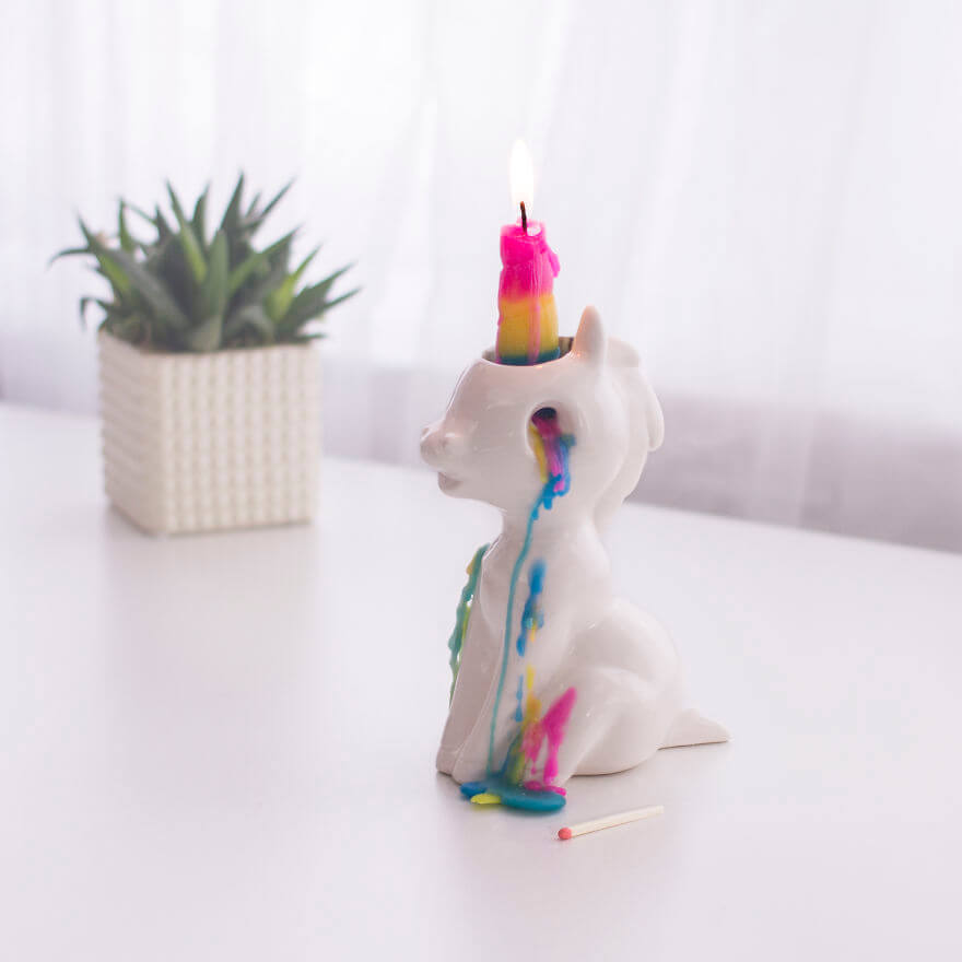 crying unicorn candle (1)