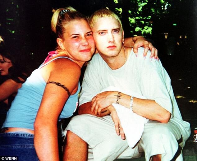 Eminem, Kim Scott / La relación violenta de Eminem con Kim Scott