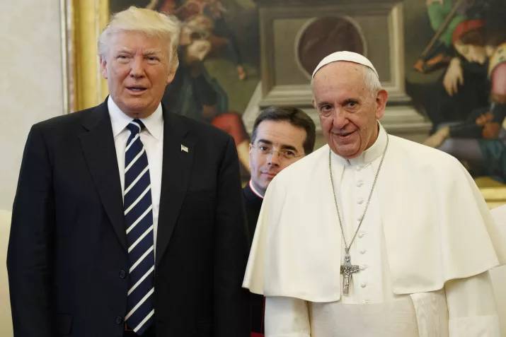 donald trump pope francis awkward photo 12