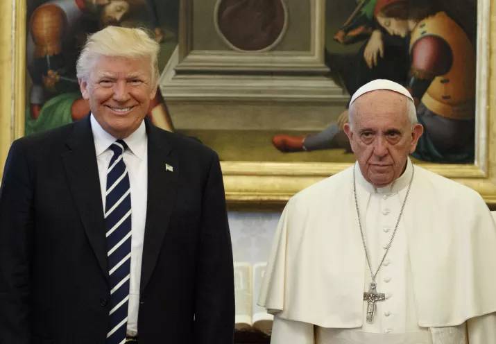 donald trump pope francis awkward photo 15