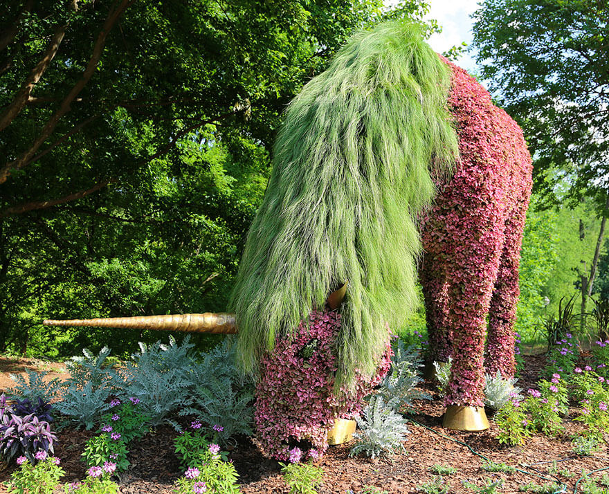 this botanical garden features a 14-foot topiary dragon 6