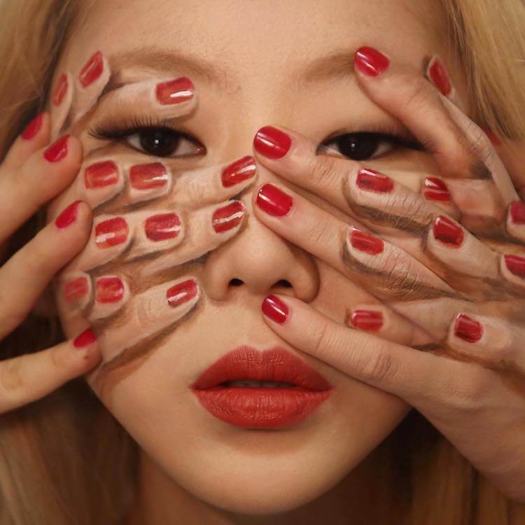 Artist Dain Yoon Transforms Herself Into Mind Bending Optical Illusions Without Using Photo 