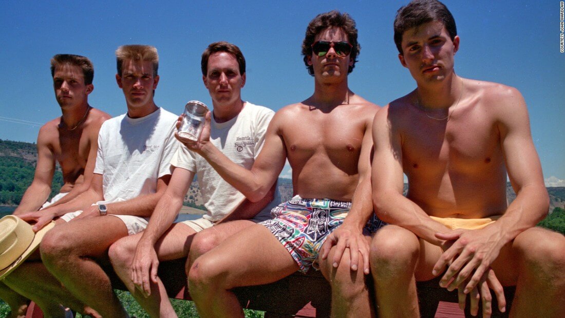 five friends take same photo 35 years 2