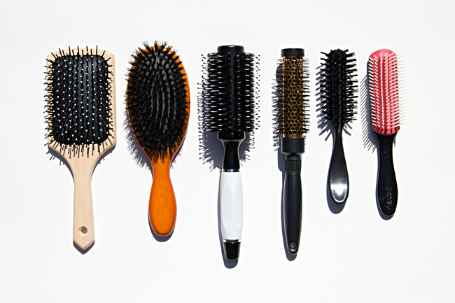 Which Hair Brush Is Best For Curly Hair? / Hair Brushes 101: A Guide To Your Perfect Hair Brush(es) - http://www.kisforkinky.com/which-hair-brush-is-best-for-curly-hair