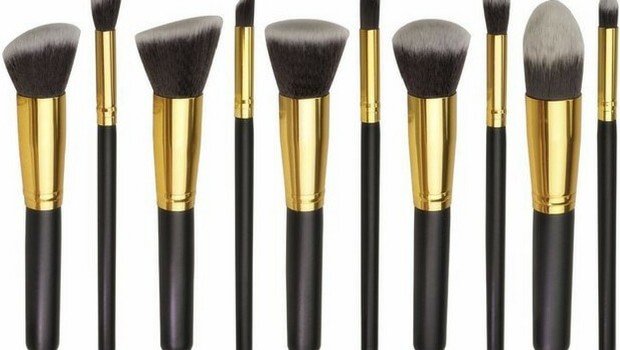 8 Essential Everyday Makeup Bag Items Make Mila Up