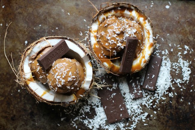 rsz_vegan-double-chocolate-coconut-ice-cream-with-coconut-caramel-sauce-640x960