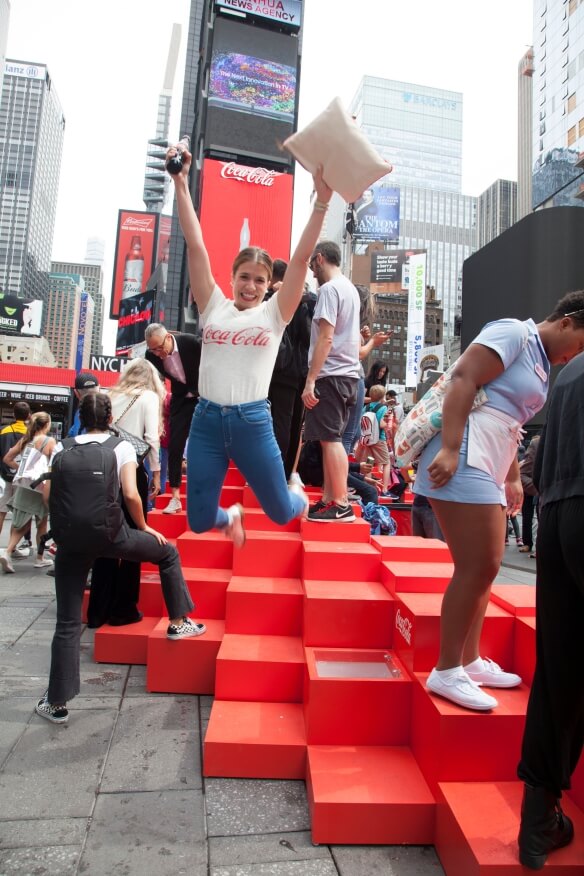Coca Cola World’s First 3D Robotic Sign in Times Square 5 (1)