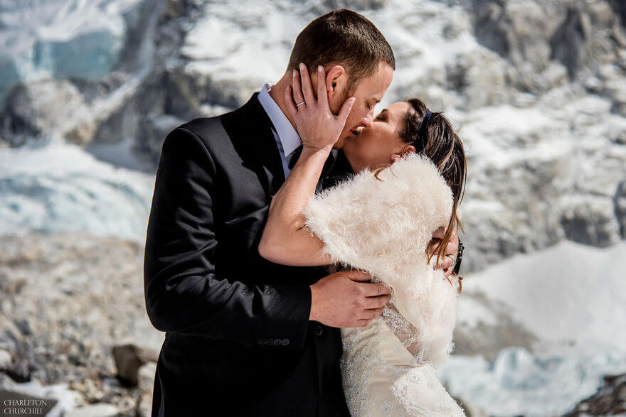 couple wedding photos on mount everest 8 (1)