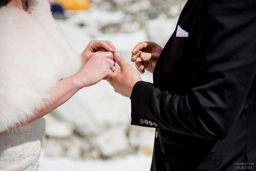 couple wedding photos on mount everest 9 (1)