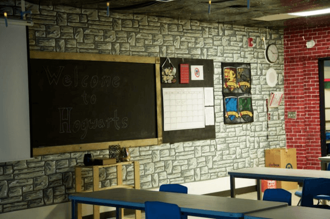 teacher transforms classroom into harry potter theme world 26 (1)