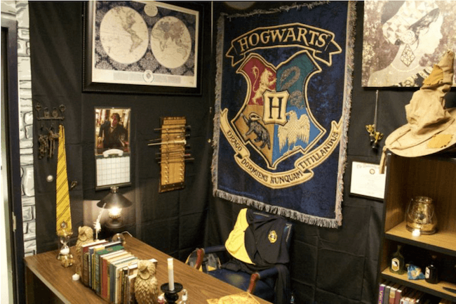 teacher transforms classroom into harry potter theme world 27 (1)