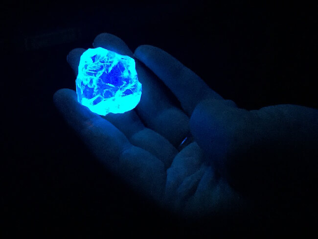 stuff that glow under uv light 12 (1)