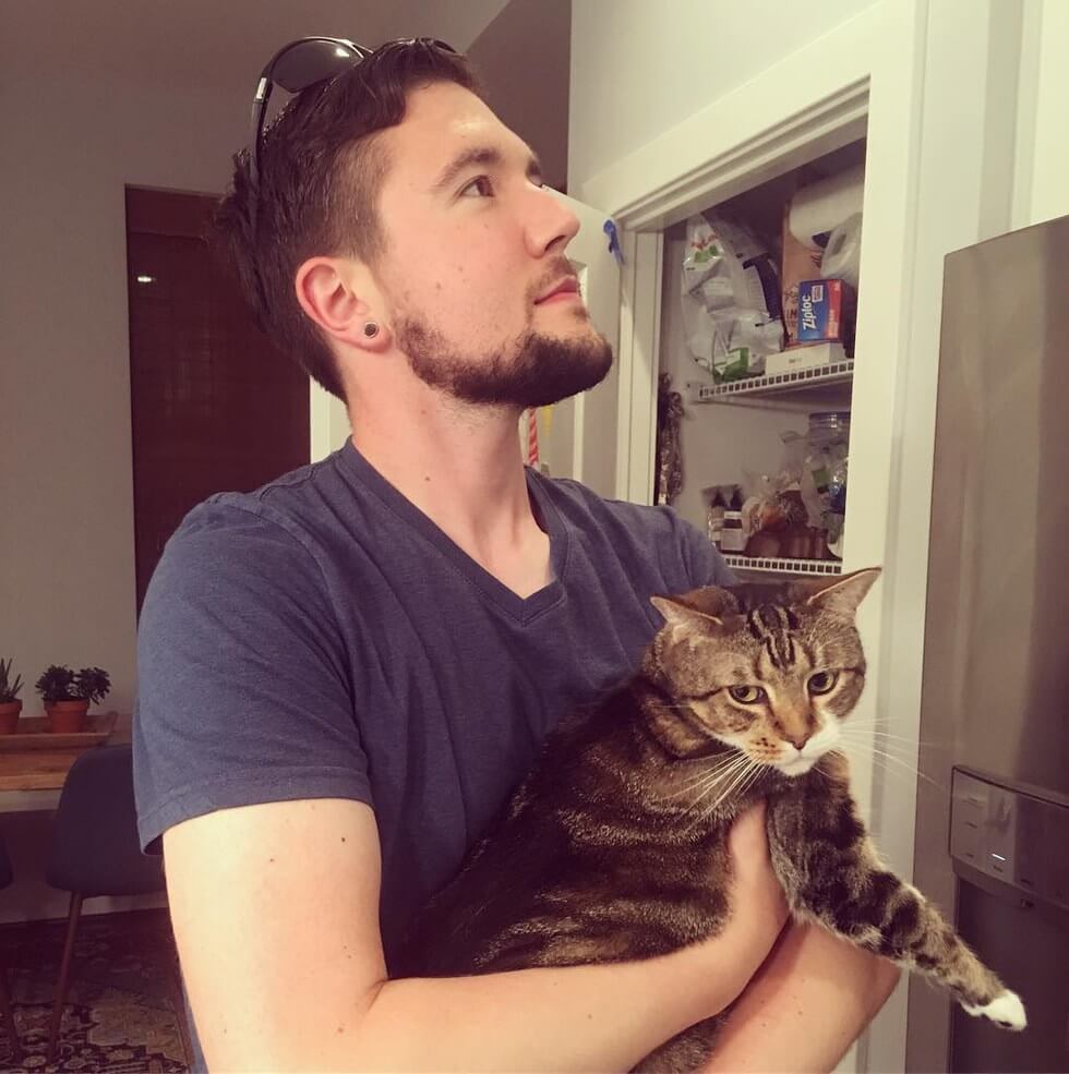 man takes pictures with every cat he meets 11 (1)