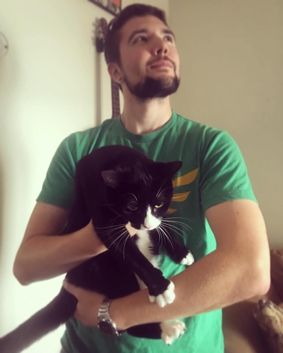 man takes pictures with every cat he meets 13 (1)