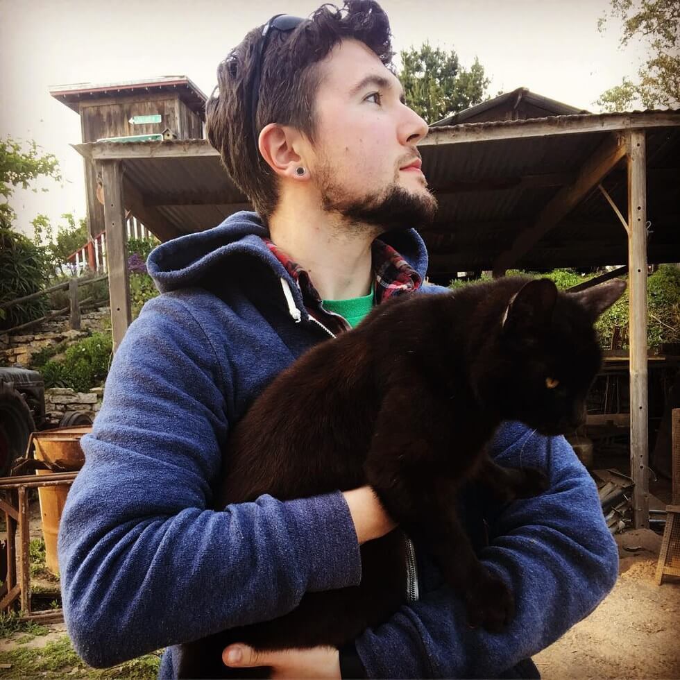 man takes pictures with every cat he meets 4 (1)