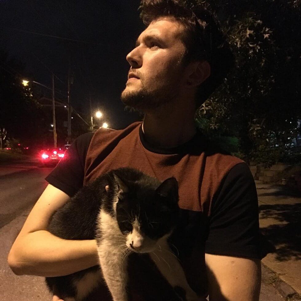 man takes pictures with every cat he meets 7 (1)