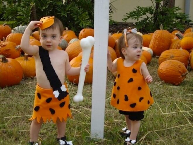 24 Twins Halloween Costume Ideas That Are So Good Theyre Spooky 9354