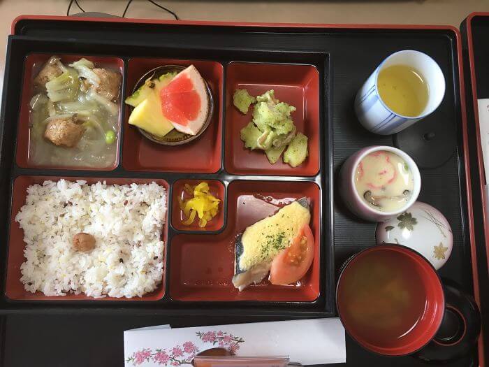 woman giving birth in japan shows amazing hospital food 12 (1)