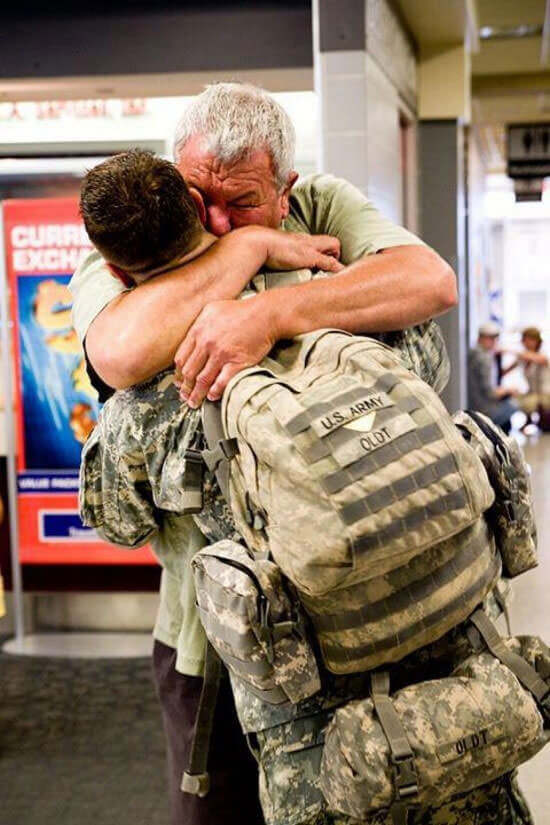 23 Touching Photos Of Soldiers Returning Home From War That Will Make