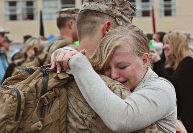 Touching images Of Soldiers Returning Home From War 12 (1)