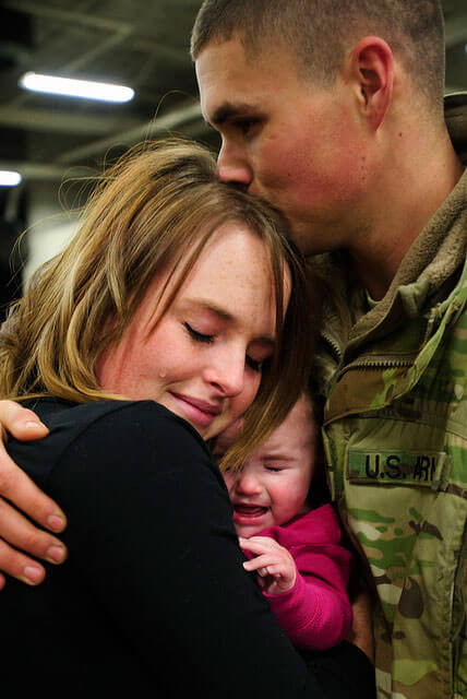 Touching Photos Of Soldiers coming Home From War 14 (1)