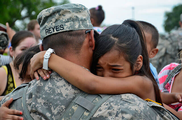 23 Touching Photos Of Soldiers Returning Home From War That Will Make