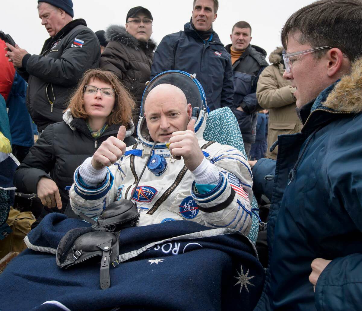 astronaut Scott Kelly's first moments on Earth after a year in space 1 (1)