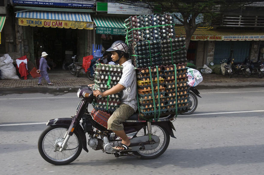 25 Overloaded Vehicles That Look Like Collapsing Every Minute