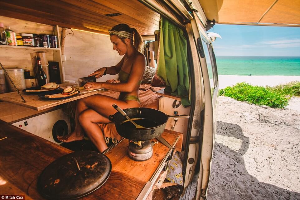 couple travel 100000 kilometers in australia with a van 4 (1)