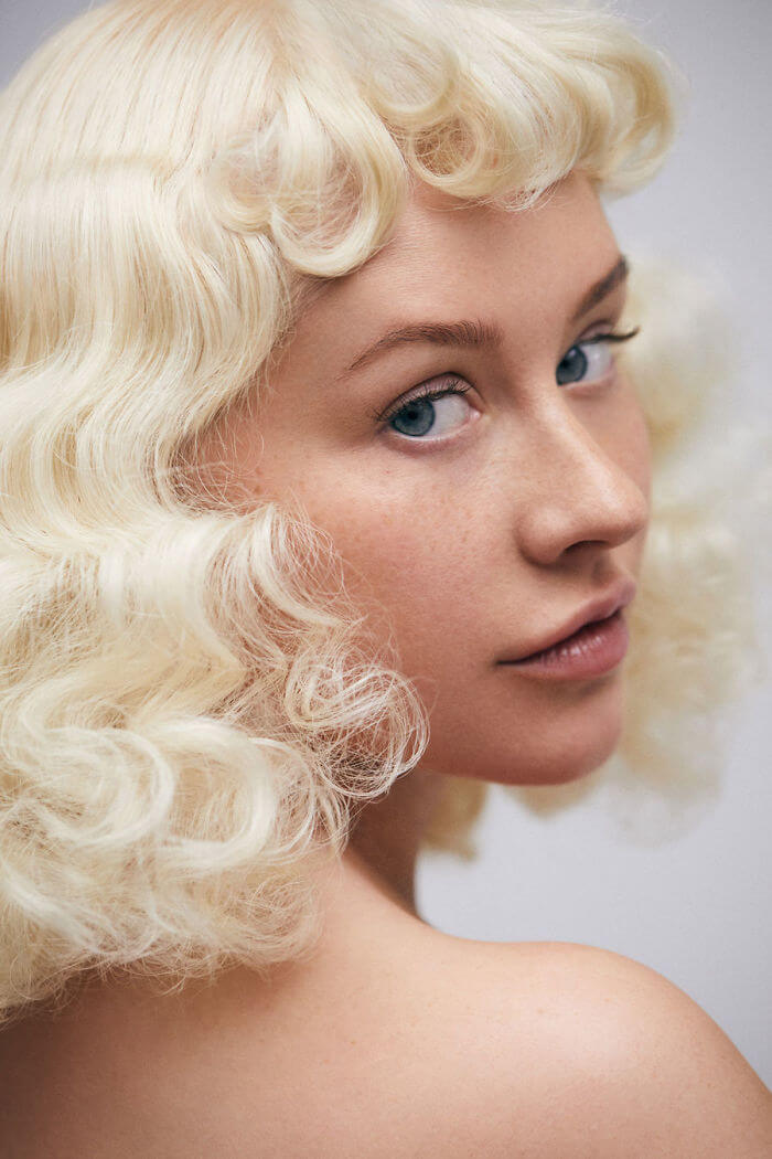 Christina Aguilera Shares Her No Makeup Look After 20 Years Of Performing And She Looks Stunning