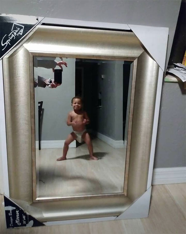 People Trying To Sell Mirrors Is The Most Hilarious Thing You Are Going To See Today