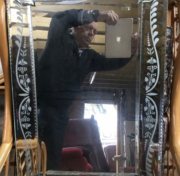 People trying to sell mirrors