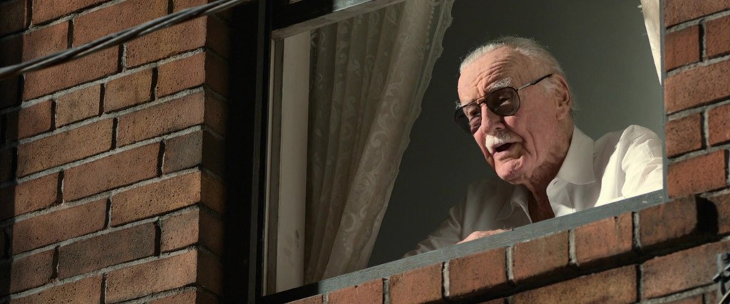 Stan-Lee-In-A-Window-Spider-Man-Homecoming-Easter-Eggs