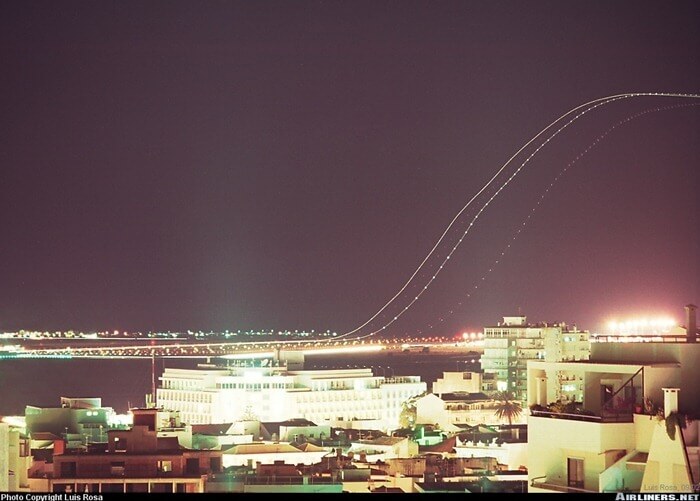 long exposure photos or airplanes taking off 5 (1)