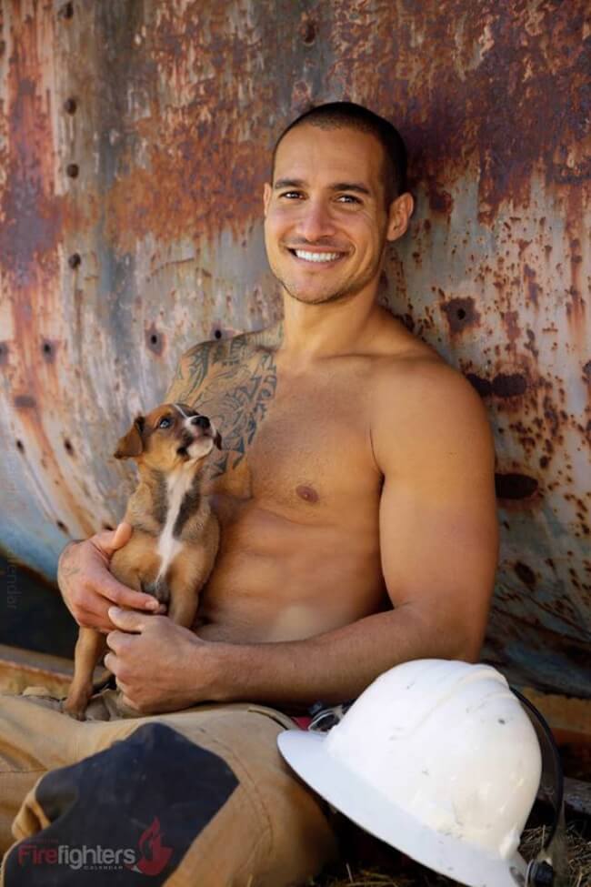 australian-firefighter-pose-with-animals-2019_13
