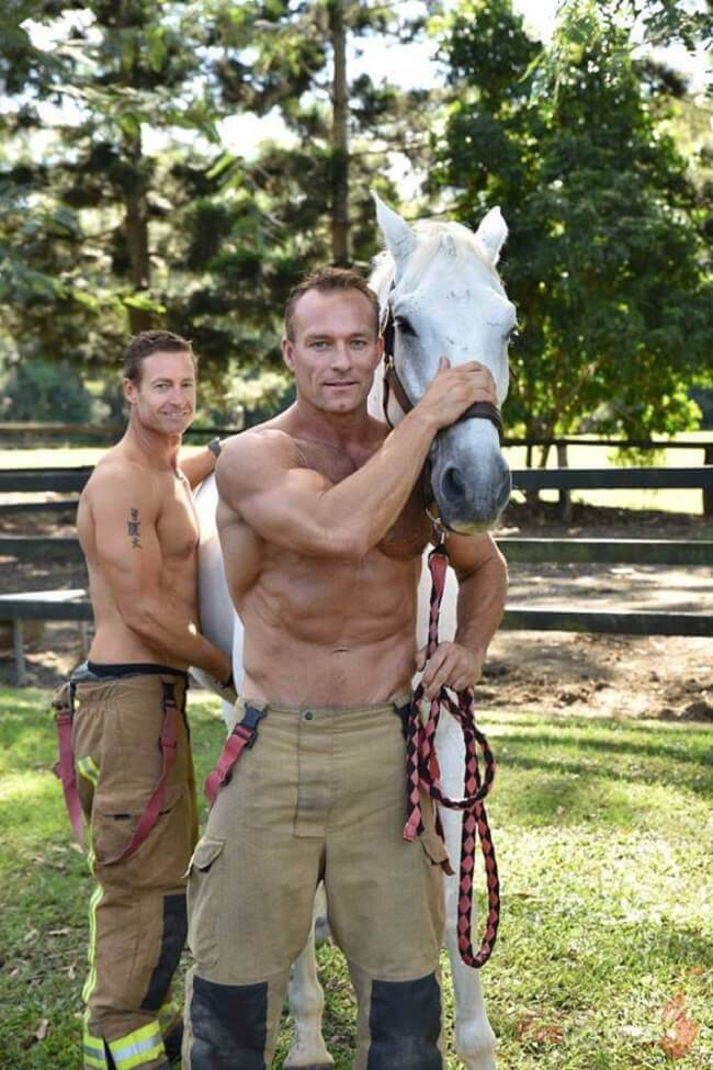 australian-firefighter-pose-with-animals-2019_26