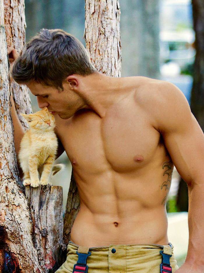 australian-firefighter-pose-with-animals-2019_3