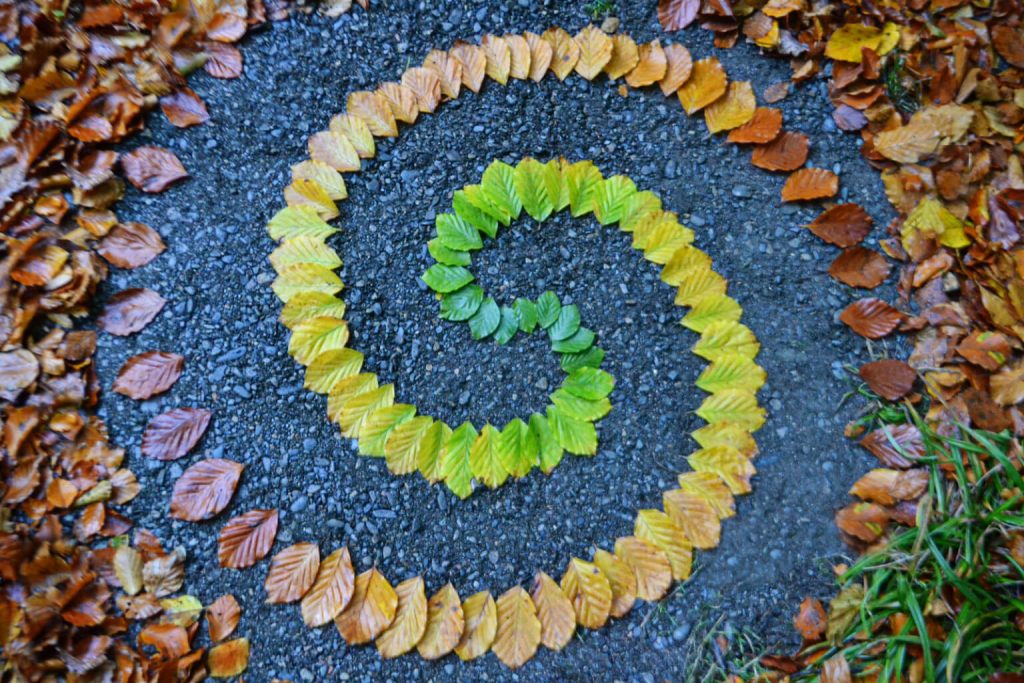 This Hypnotic Land Art by Jon Foreman is Made Entirely by Stones ...