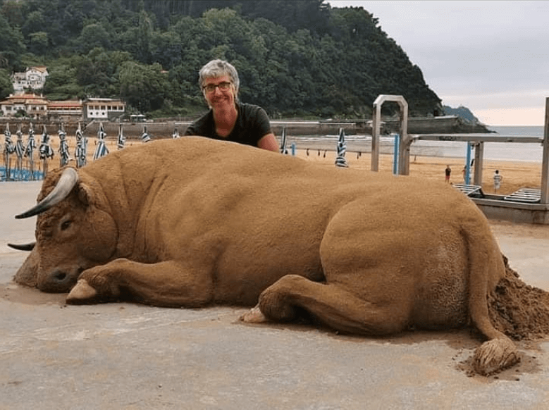 sand sculptures by Andoni Bastarrika