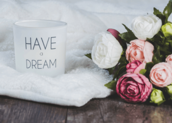 Want To Express Love to Your Wife for Your Anniversary? 5 Top Ideas That Will Leave Her Speechless!